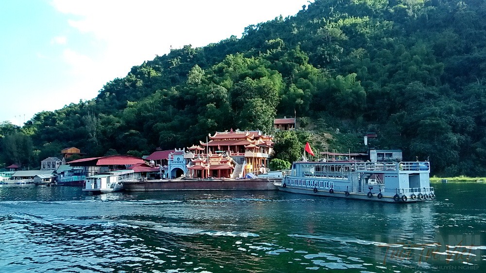 Những Địa Điểm Bạn Sẽ Được Tham Quan Khi Thuê Thuyền Tuyến Truyền Thống Tại Thác Bờ Hòa Bình