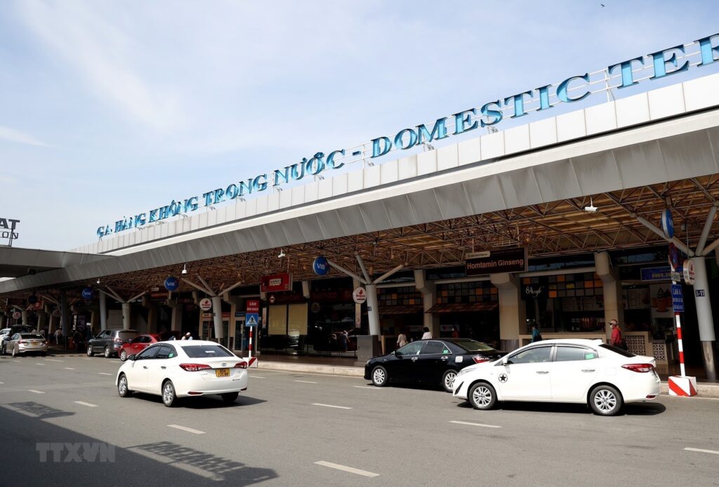Dịch vụ Taxi 4 chỗ sân bay Tân Sơn Nhất của Thuexehuydat.com