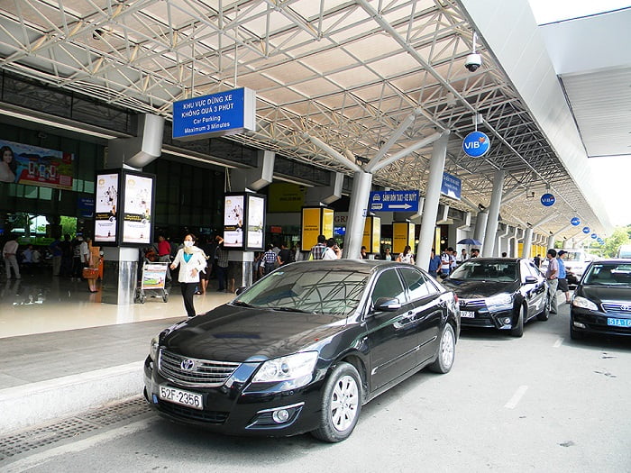 Taxi 4 chỗ sân bay Tân Sơn Nhất – Giải pháp di chuyển tối ưu, không lo trễ chuyến!